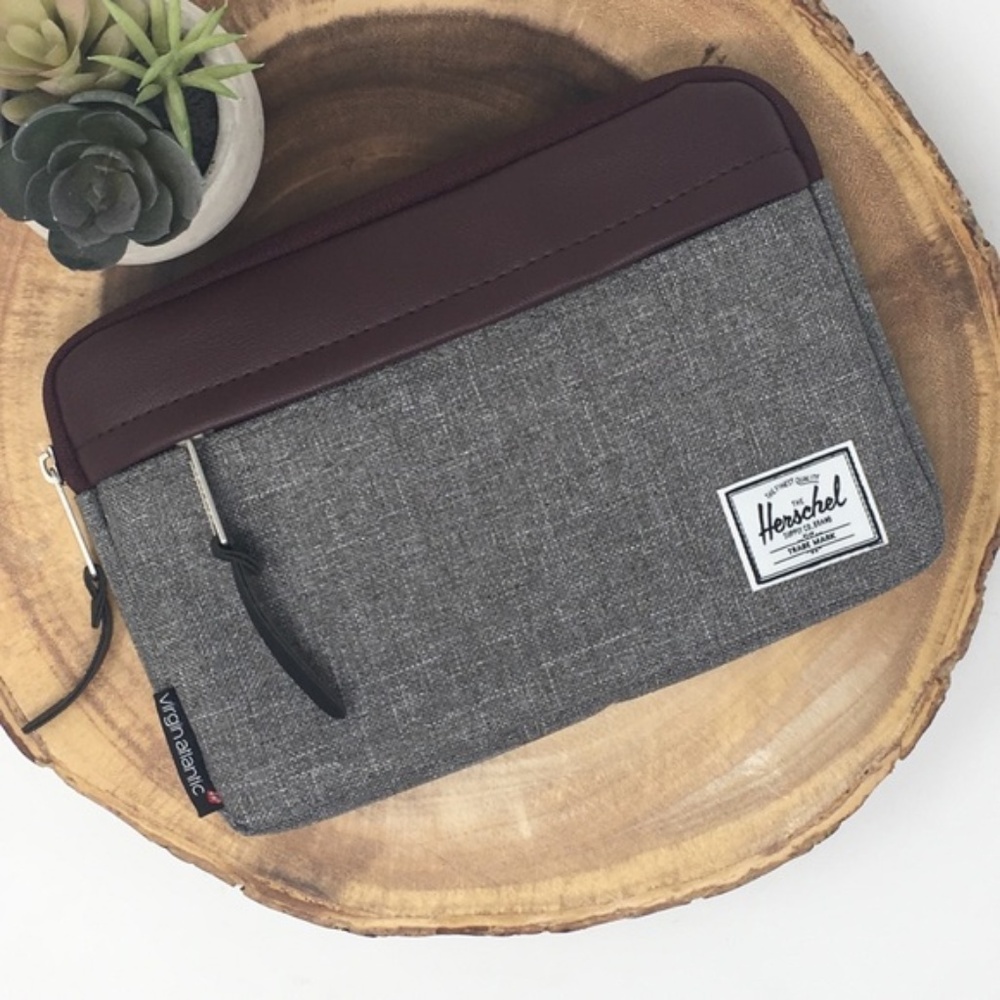 Herschel Supply Co. cosmetic toiletry travel bag